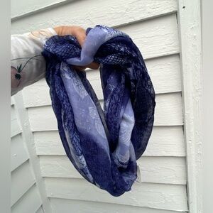 The Accessory Collective Navy and White Infinity Scarf  ♾️🧣